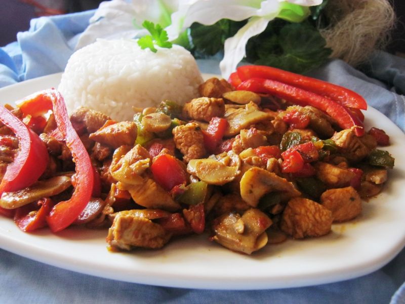 Kurczak w sosie sojowym z warzywami