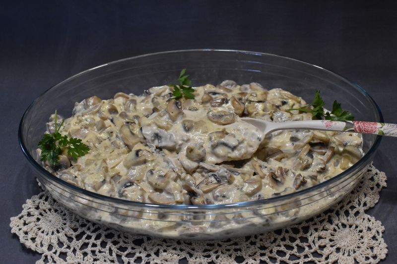 Kurczak w sosie tatarskim z pieczarkami