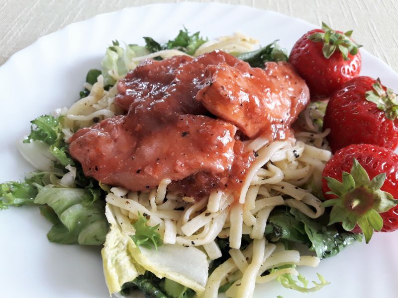 Kurczak w sosie truskawkowym z nutką chili Kurczak w sosie truskawkowym z nutką chili