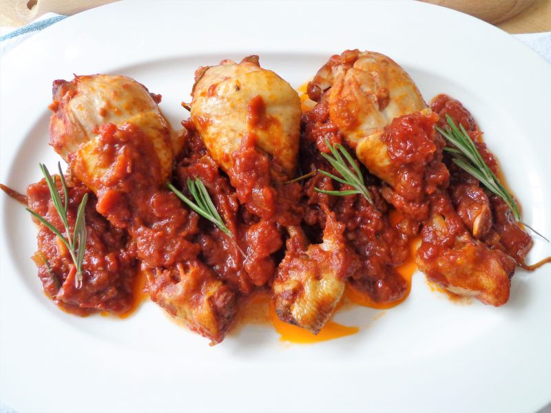 Kurczak w sosie winno-pomidorowym 