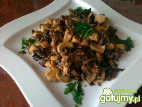 Kurczak w sosie z grzybków Mun
