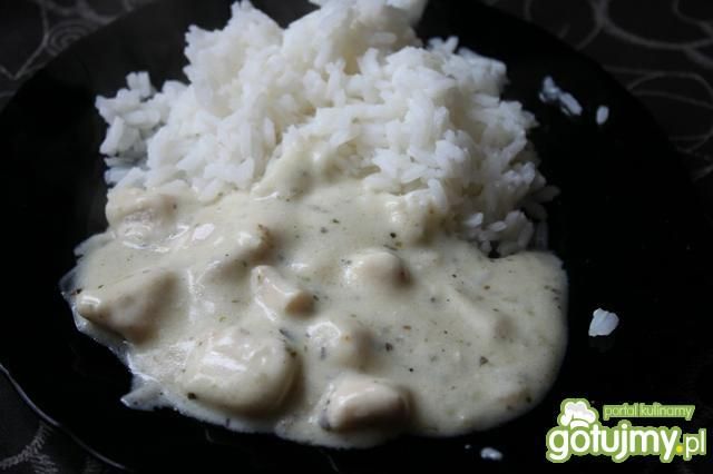 Kurczak w sosie ziołowo śmietankowym 