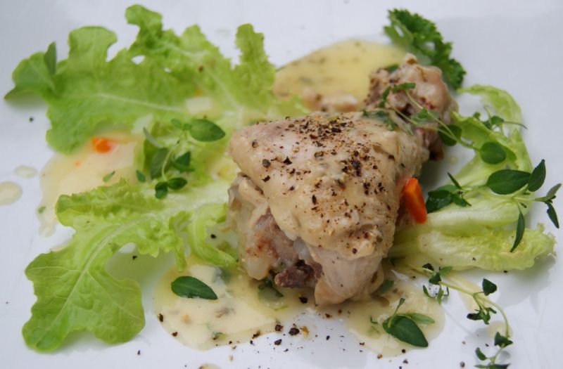 Kurczak w tymiankowym sosie na bulionie