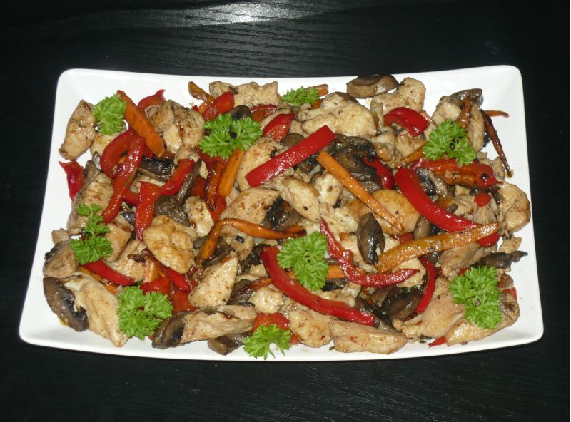 Kurczak w warzywach w sosie sojowym Kurczak w warzywach w sosie sojowym