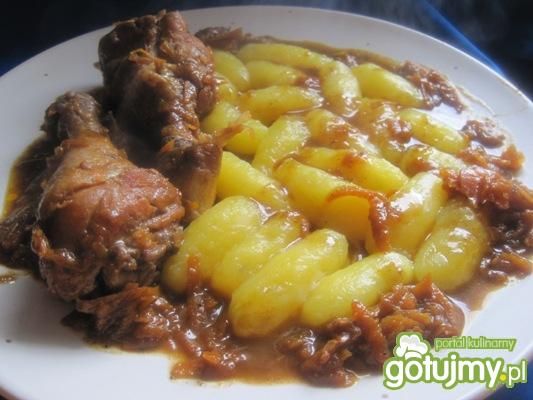 Kurczak w winno-marchewkowym sosie