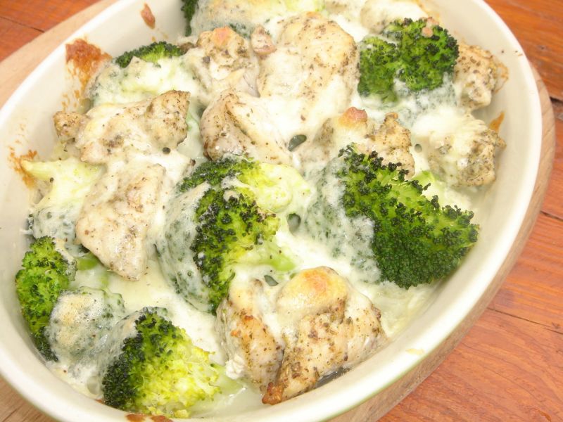 Kurczak z brokułem zapiekany pod kołderką Kurczak z brokułem zapiekany pod kołderką