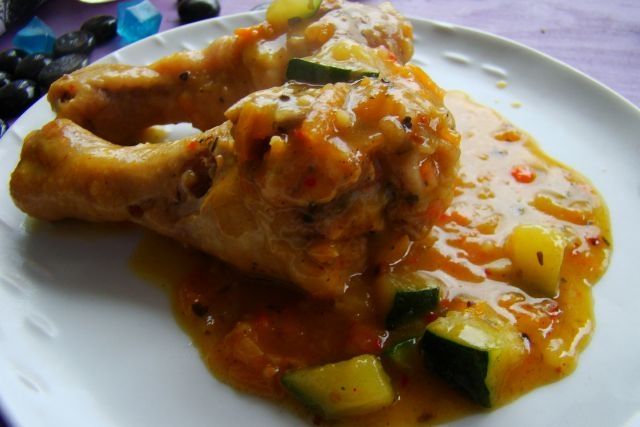 Kurczak z cukinią i warzywami 