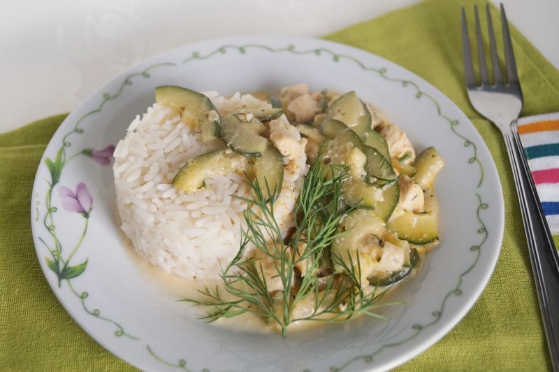 Kurczak z cukinią w sosie śmietanowym