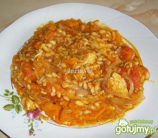 Kurczak z dynią, kaszą i pomidorami