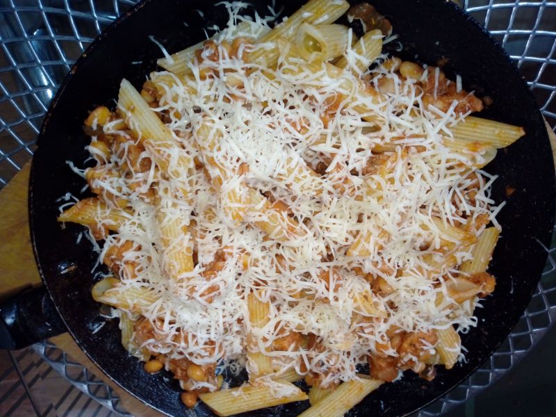 Kurczak z fasolą i makaronem