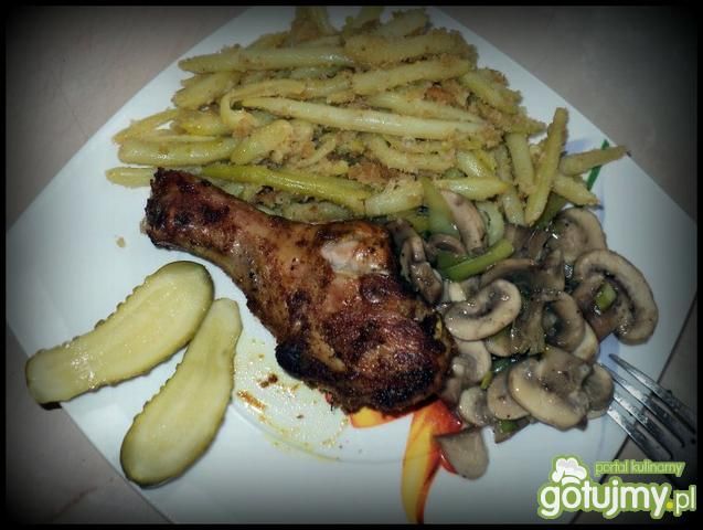 Kurczak z fasolką i pieczarkami  Kurczak z fasolką i pieczarkami