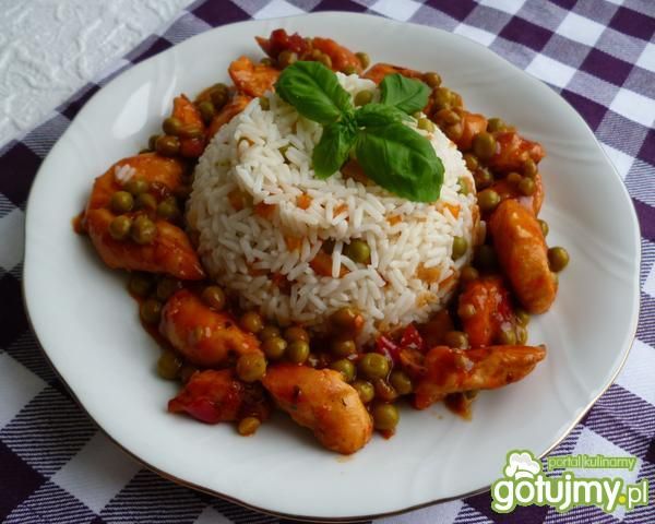 Kurczak z groszkiem i sosem cygańskim Kurczak z groszkiem i sosem cygańskim