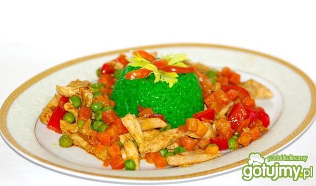 Kurczak z groszkiem,marchewką i papryką Kurczak z groszkiem,marchewką i papryką