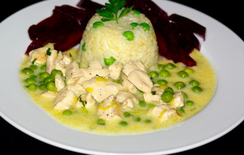 Kurczak z groszkiem,porem i cebulką Kurczak z groszkiem,porem i cebulką