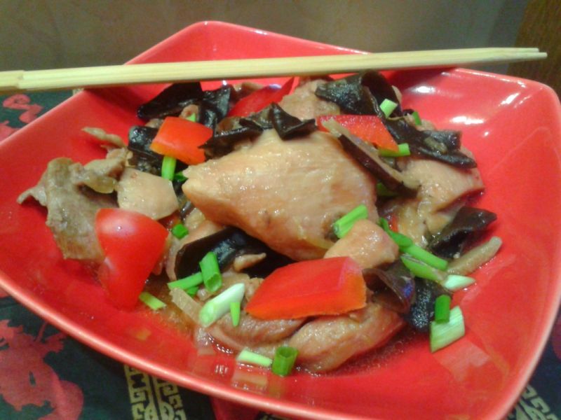 Kurczak z grzybami mun i shitake