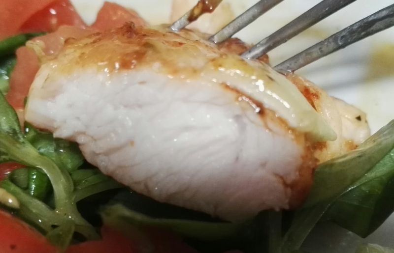 Kurczak z karmelizowaną gruszką i serem camembert