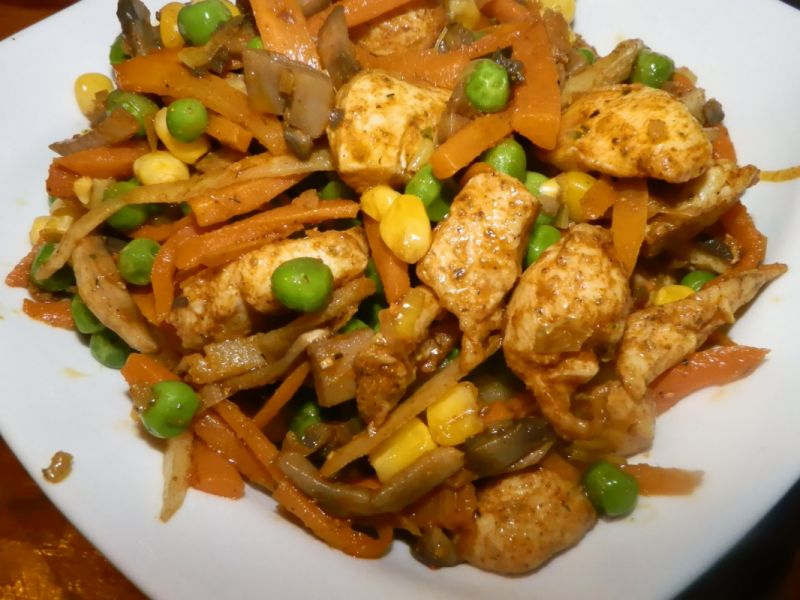 Kurczak z kolorowymi warzywami Kurczak z kolorowymi warzywami