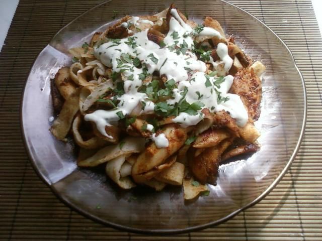 Kurczak z makaronem naleśnikowym