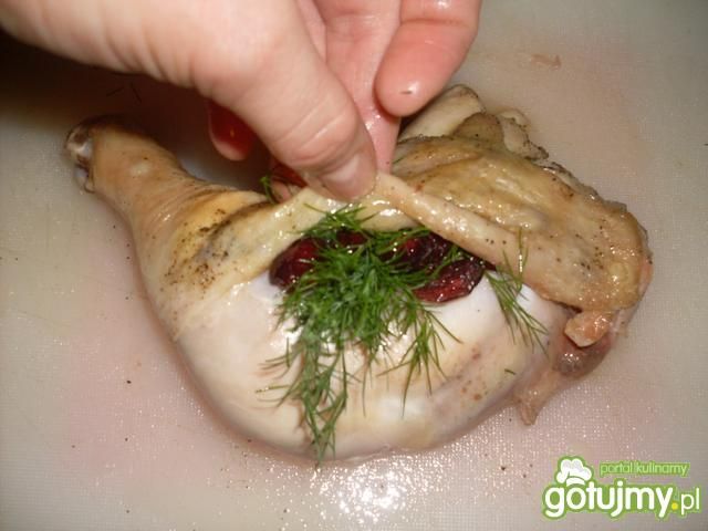 Kurczak z masłem i żurawiną na jarzynach