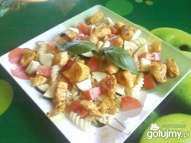 Kurczak z masłem orzechowym i warzywami. Kurczak z masłem orzechowym i warzywami.