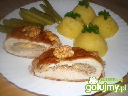 Kurczak z orzechami i serem żółtym Kurczak z orzechami i serem żółtym