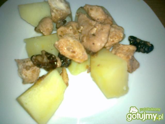 Kurczak z orzechami i sosem sojowym