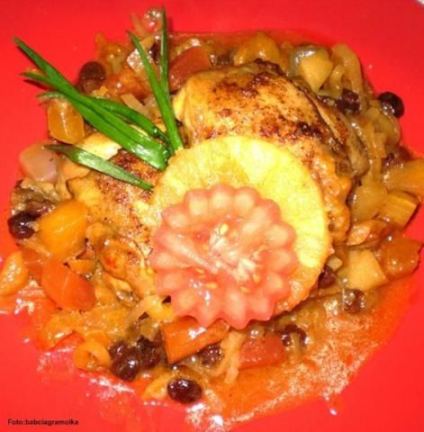 Kurczak z owocami tropikalnymi :