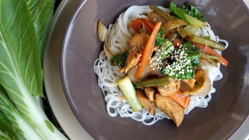 Kurczak z pak choi i sezamem  Kurczak z pak choi i sezamem