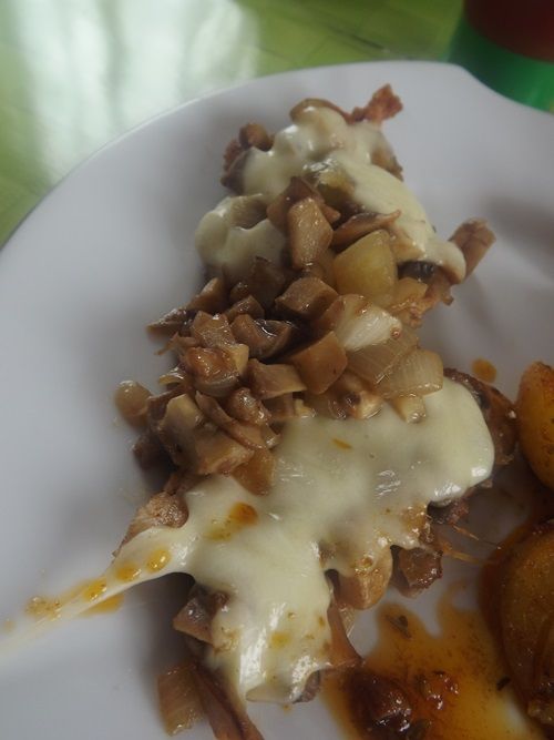 Kurczak z pieczarkami i serem