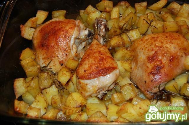 Kurczak z pieczonymi ziemniaczkami Kurczak z pieczonymi ziemniaczkami