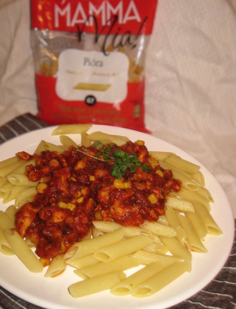 Kurczak z „piórami” w sosie pomidorowym Kurczak z „piórami” w sosie pomidorowym