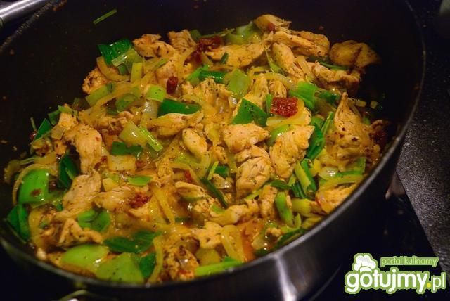 Kurczak z porami w sosie piwnym Kurczak z porami w sosie piwnym