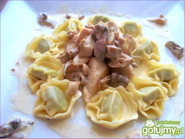 Kurczak z ravioli i grzybami
