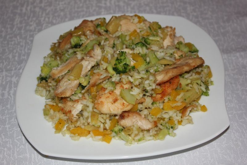 Kurczak z ryżem i brokułami 