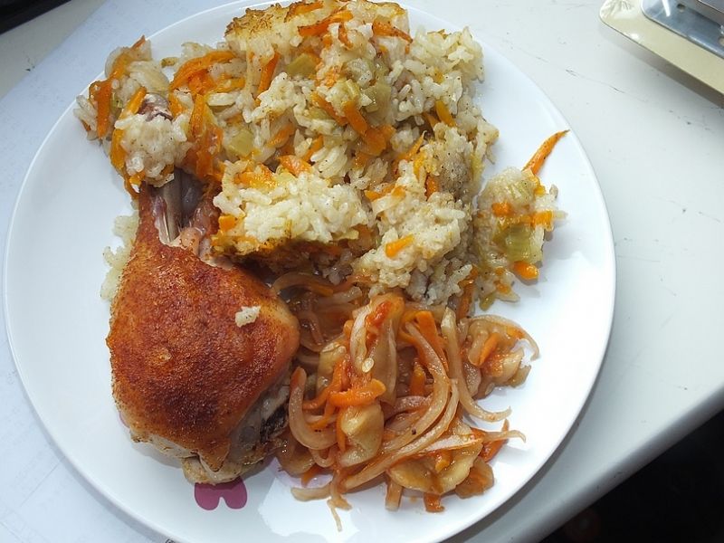 Kurczak z ryżem i warzywami