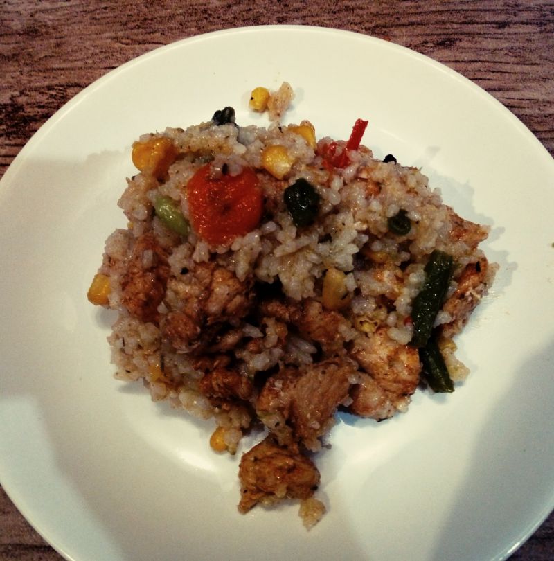 Kurczak z ryżem i warzywami Kurczak z ryżem i warzywami