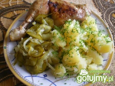Kurczak z sałatką i ziemniaczkami