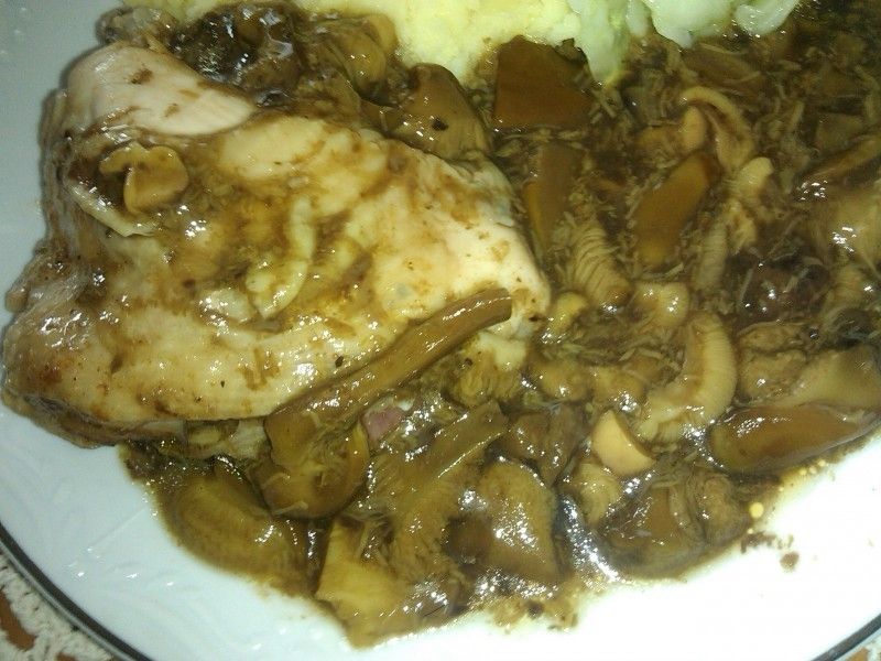 Kurczak z sosem z lieśnych grzybów