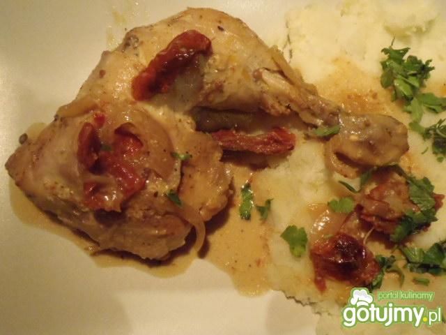 Kurczak z sosem z suszonych pomidorów