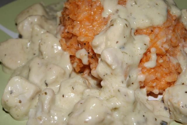  Kurczak z sosem ziołowym 