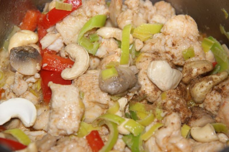Kurczak z warzywami i orzechami- chińskie smaki