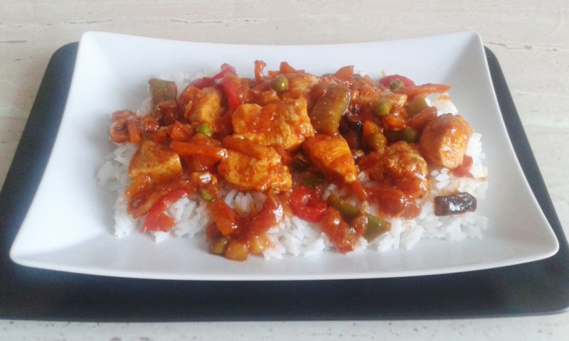 Kurczak z warzywami na ryżu