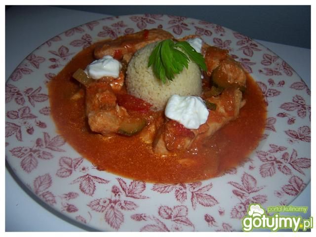 Kurczak z warzywami w pomidorowym curry