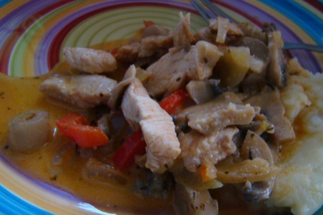 Kurczak z warzywami w śmietanie