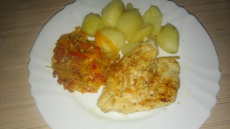 Kurczak z warzywnym spaghetti