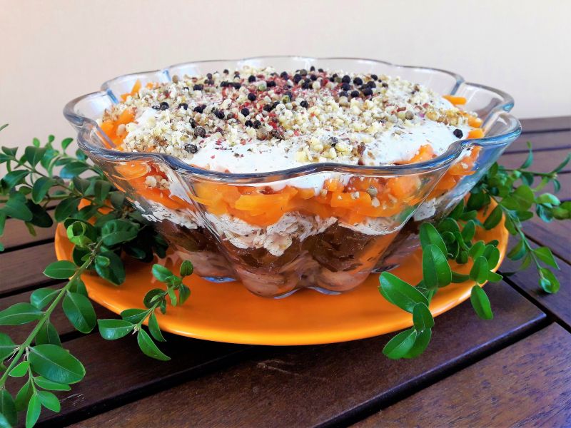 Kurczak z wędzonymi śliwkami i orzechami