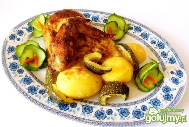 Kurczak z ziemniakami i cukinią Kurczak z ziemniakami i cukinią