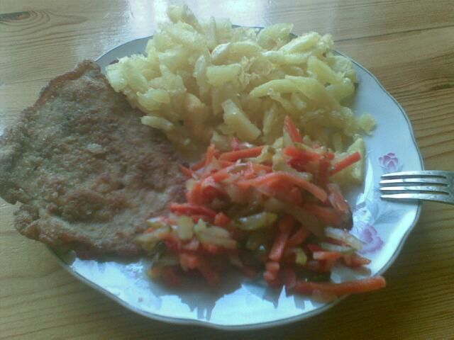 Kurczak z ziemniakami i sałatką