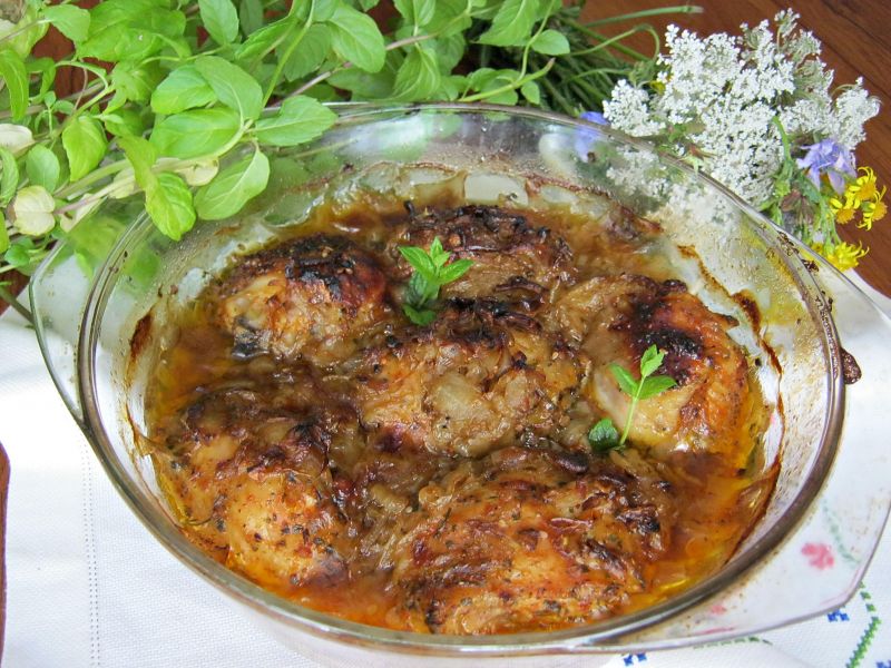 Kurczak zapieczony w cebuli