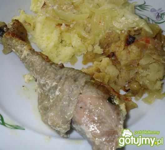 Kurczak zapiekany w śmietanie z cebulą 